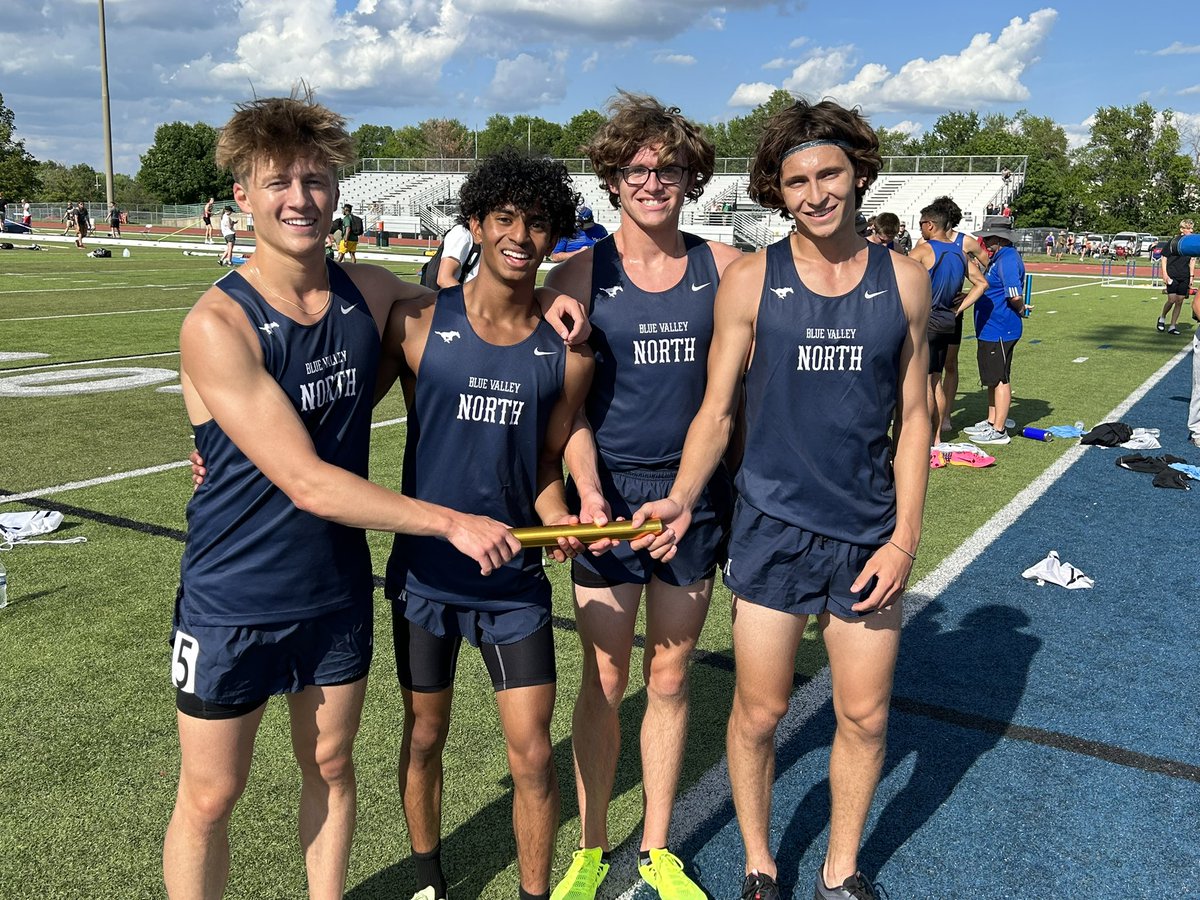 RodMurrow's tweet photo. School 4 x 800 record and state-bound! @TheKurle https://t.co/v71pWV0L0g