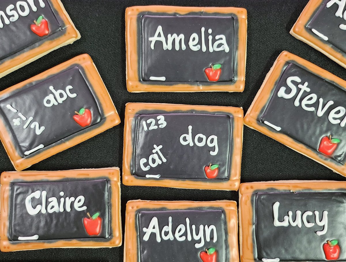 CookiesbySusan's tweet photo. Preschool #graduation #sugarcookies are helping #ENDALZ @alzassociation @alztex https://t.co/lu4J2261qK