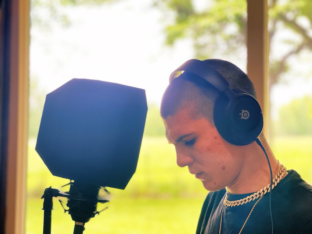 TheRealKapable's tweet photo. Self made kid with a self made image ‼️🗣️🗣️💯 #Trending #Musician #Photography #Confidence #Motivation #Inspiration https://t.co/V3I43hBck3
