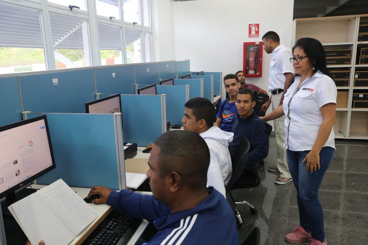 minenergia_ve's tweet photo. #EsNoticia 📰 || La  #UNEXEE formará nuevos profesionales con una profunda comprensión de la infraestructura, equipamiento y funcionamiento del SEN @NicolasMaduro @NestorLReverol 

#CooperaciónYSolidaridad https://t.co/ZAsrcEFAVy