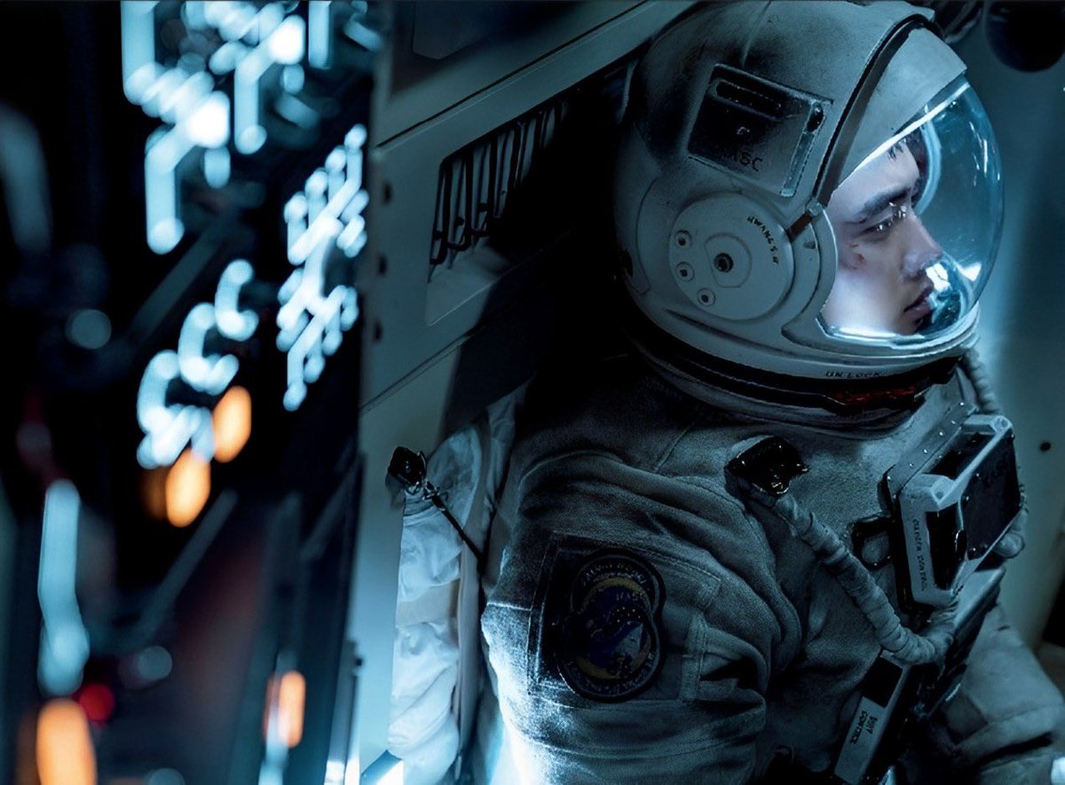 EXOpassion's tweet photo. 230519| مُلصق جديد لفيلم دي او القادِم The moon الذي سيتم الافراج عنه يوم 2 اغسطس .

@weareoneEXO 
-S https://t.co/ku2cevLYNL