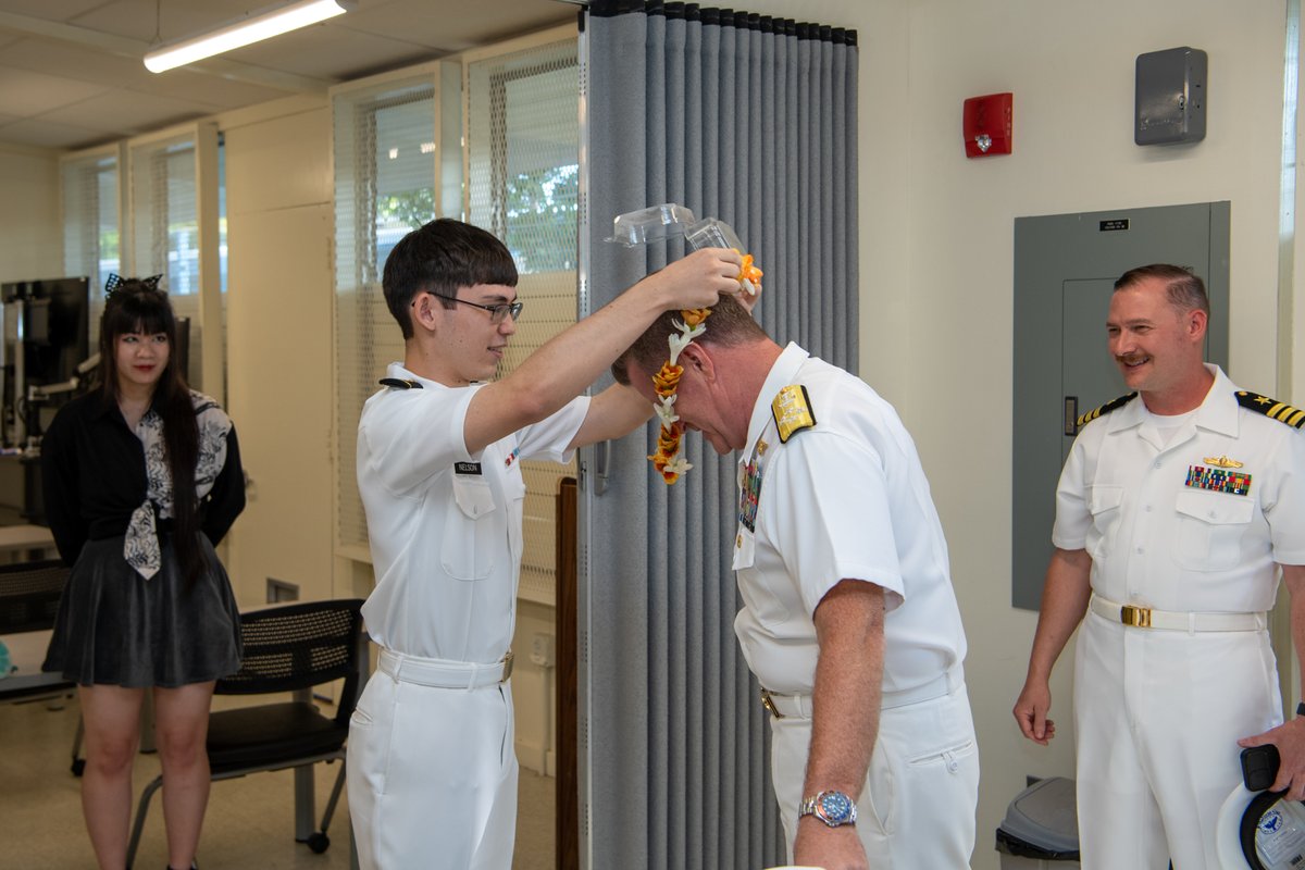 USPacificFleet's tweet image. University of Hawaii #NROTC, with training support from the #Seabees of Construction Battalion Maintenance Unit 303, upgrade their facilities.
Read More: cpf.navy.mil/Newsroom/News/…