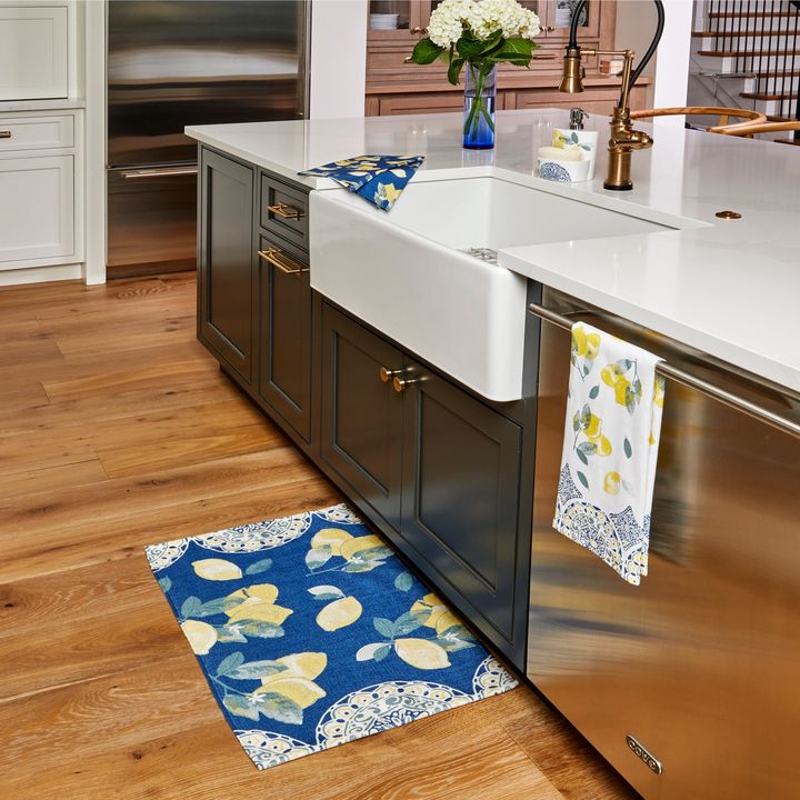 SKLHome_'s tweet image. We're loving all the lemon vibes🍋 Fun, fresh and totally chic, Lemon Medallion is a must-have kitchen collection for cooking, baking and summer entertaining. Shop the full assortment, bit.ly/434WHvq  #sklhome #lemondecor #kitchendecor #citrusdecor #mediterraneandecor