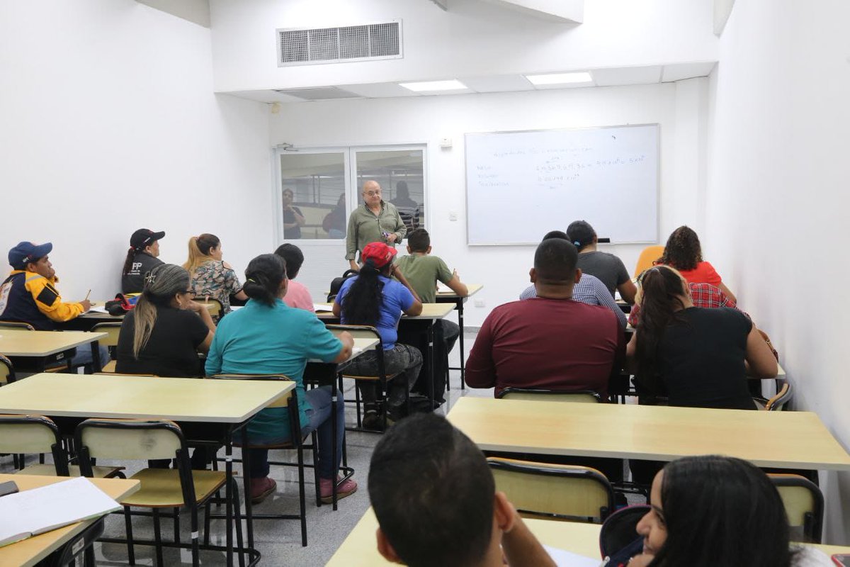 minenergia_ve's tweet photo. #AsíLoDijo|| G/J @NestorLReverol:  La #UNEXEE ofrece carreras de Ingeniería y Técnico Superior Universitario en Sistema Eléctrico de Potencia, Redes Eléctricas y Gestión de Mantenimiento Eléctrico

#CooperaciónYSolidaridad https://t.co/pxML4rjRNO
