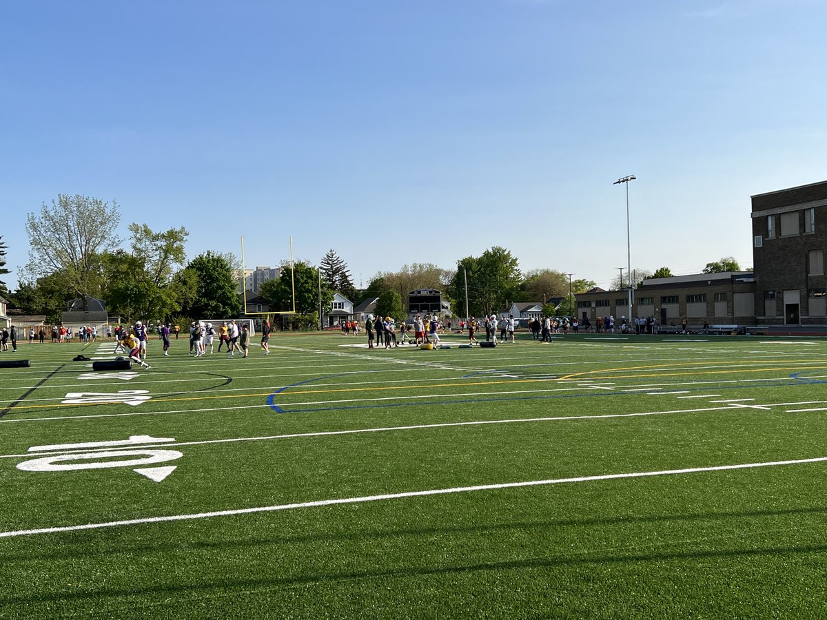 janice_sargeant's tweet photo. ⁦@TssNation⁩ last night of the Spring Football hosted ⁦@SCCSaints⁩ field - beautiful facility ⁦@dsbn⁩! Can’t wait for Thorold to get a field! Thanks for a great spring season coaches and volunteers 🏈thanks to TSS families for driving to NF,FortErie,&amp; StCath🏈 https://t.co/MLjeLFJxwX