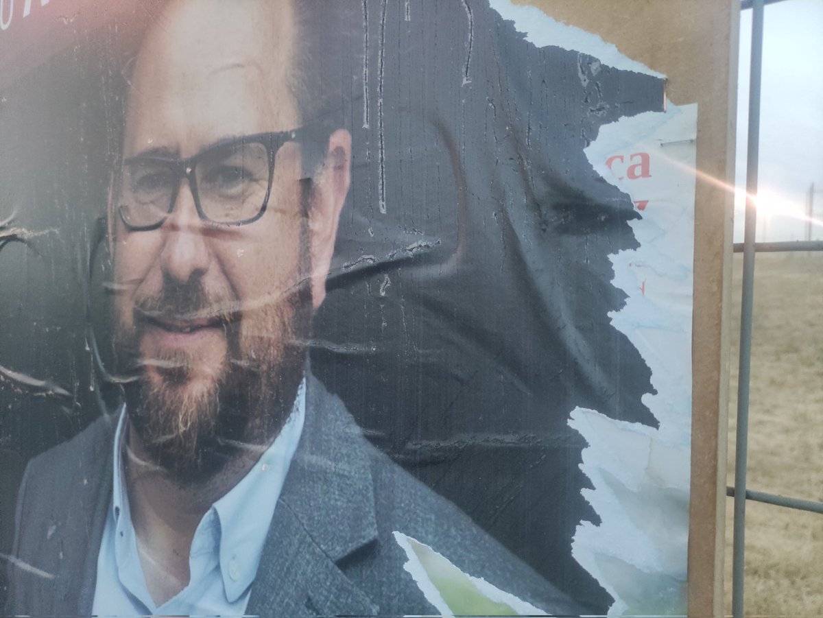 CsParacuellos's tweet photo. 😡 Hemos denunciado al partido de los tránsfugas ante la JEZ por apropiarse de espacios electorales que no le corresponden, pegando carteles encima de los de otros partidos que sí los tienen asignados.
👉 Incumplen normas básicas de comportamiento y convivencia social. https://t.co/GReFrR6S40