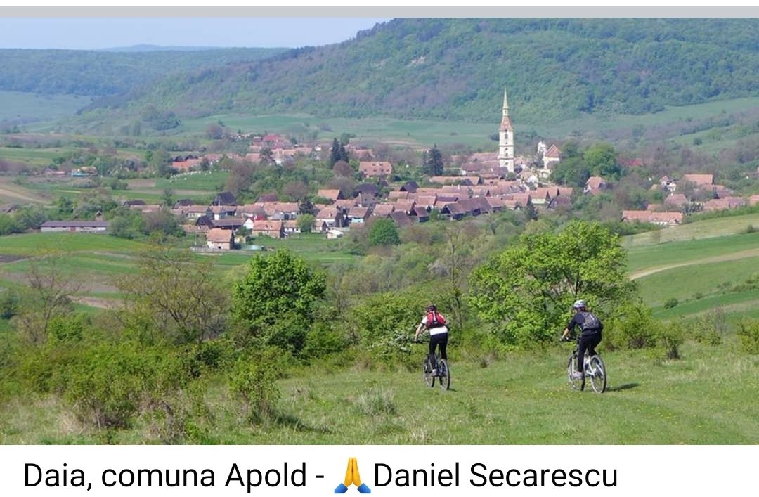 daria_pirvu's tweet photo. ...sau hai în #ColineleTransilvaniei!
🚵♂️ Descoperă satele din jurul burgului #Sighișoara:
#Apold, #Daia și #Vulcan pe bicicletă. Detalii aici: https://t.co/sKSmsoKtHV
Dacă nu ai bicicleta cu tine, poți închiria una aici: https://t.co/F6PGVMs37v https://t.co/MYBcYVKpoi