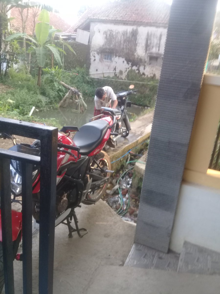 YadiimL's tweet photo. Nyuci Dulu Kali ajh ada yg Mau di ajak jln https://t.co/37qviQcihp