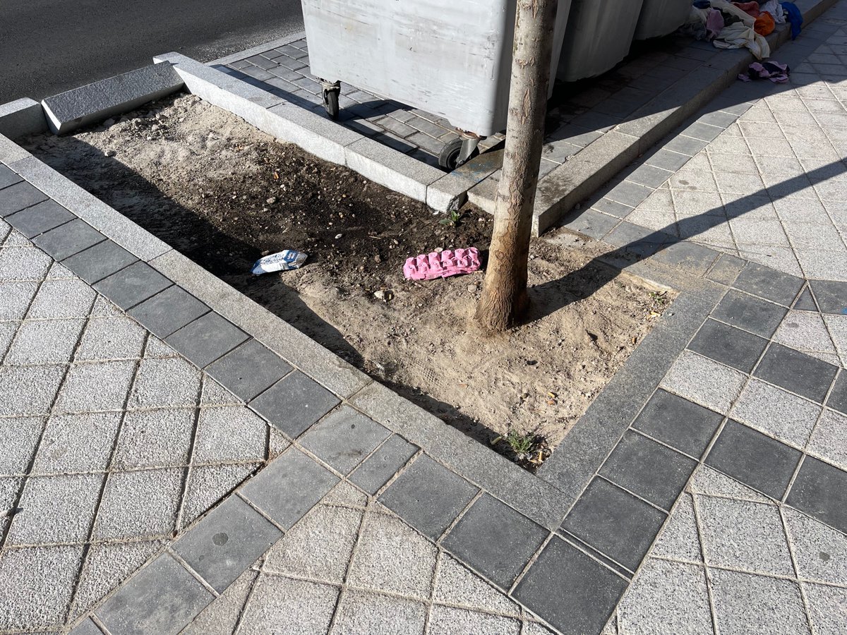 VallaSuciedad's tweet photo. Calle Estación
18/5/23
#VallaSuciedad
#ValladolidMejorQueNunca
#Valladolid https://t.co/mcJ4NsJGqy