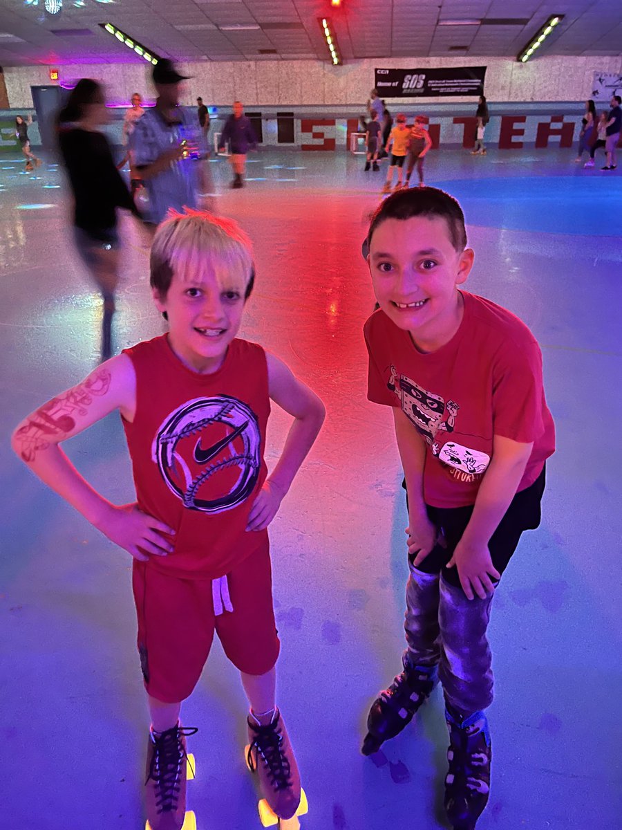 AdamstownSchool's tweet photo. Elementary PTO Skate Night! https://t.co/kesaKwqw1D