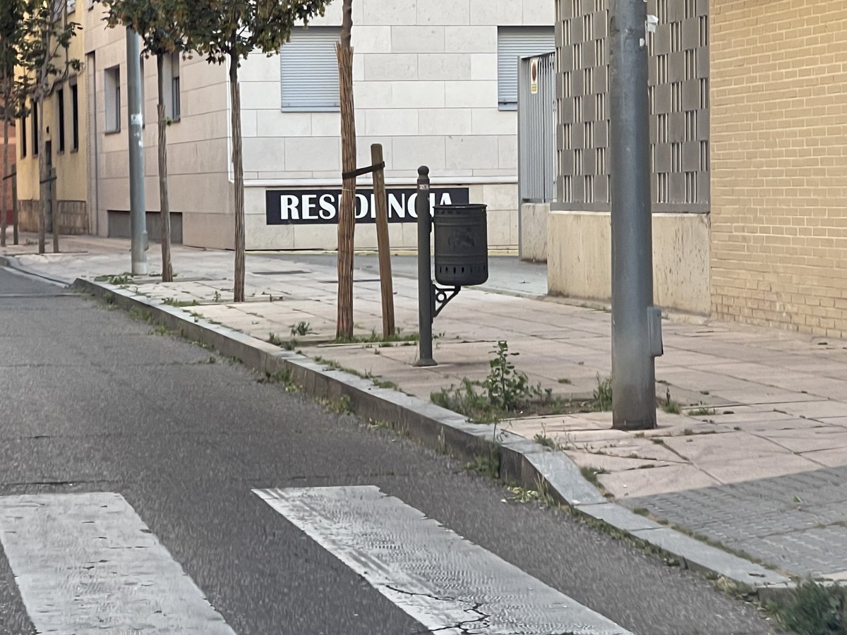 VallaSuciedad's tweet photo. Calle Álvarez Taladriz
18/5/23
#VallaSuciedad
#ValladolidMejorQueNunca
#Valladolid https://t.co/tk3TTTEtOQ