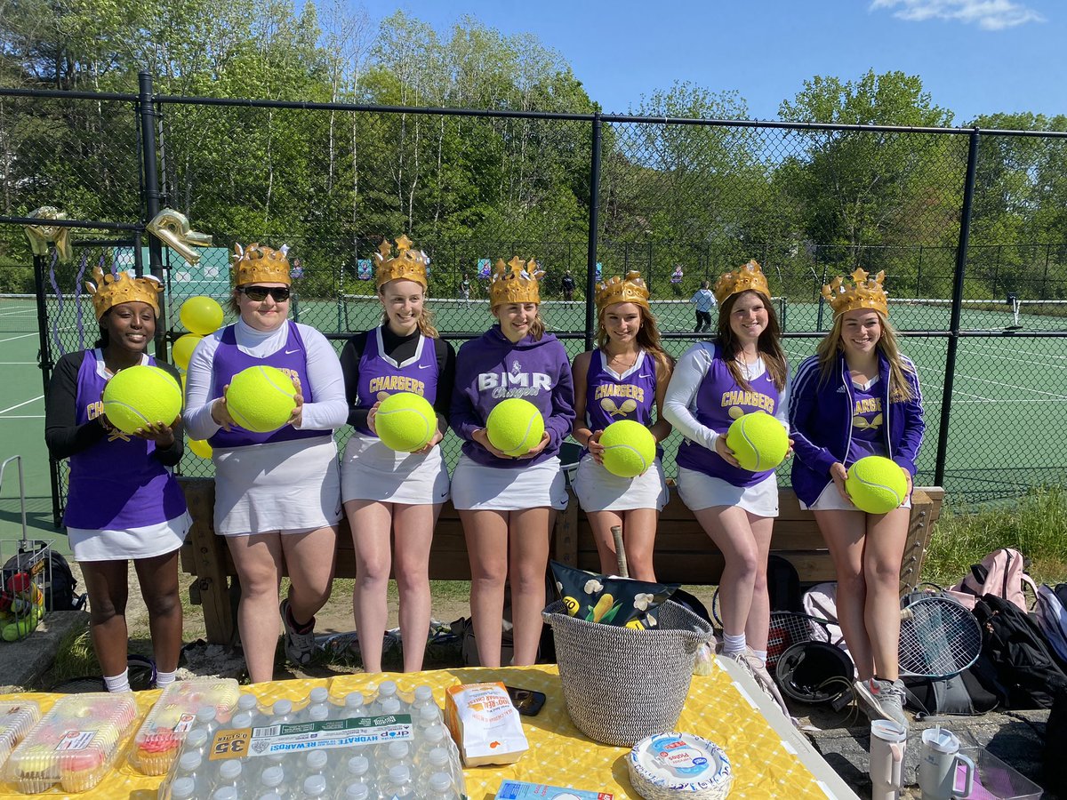 MollyBreen5's tweet photo. Senior Game yesterday! Going to miss this fun crew 🎾 💜 https://t.co/mCg2vJgcR3