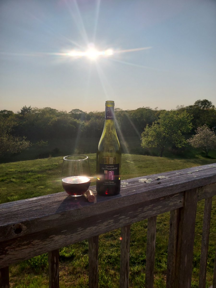 Enjoying the end of the day with a 2020 Domaine de Poulvarel Les Grês Rhone red. 😊 #blockislandlife #redwine #rhonewine #domainedepoulvarel #therailat1627