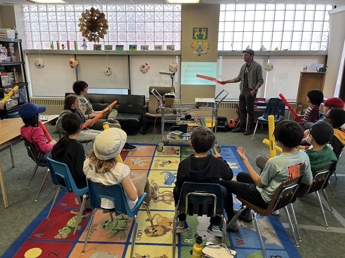 JantziLaurie's tweet photo. DAS @SchoolTdsb celebrated Arts Alive today! All students had a chance to create! It was a HUGE success! Thank you for the many parent, staff and community volunteer artists who made this full day of art experience possible! Thanks to students for your great work! Loved it all!! https://t.co/U1PtwAkERs