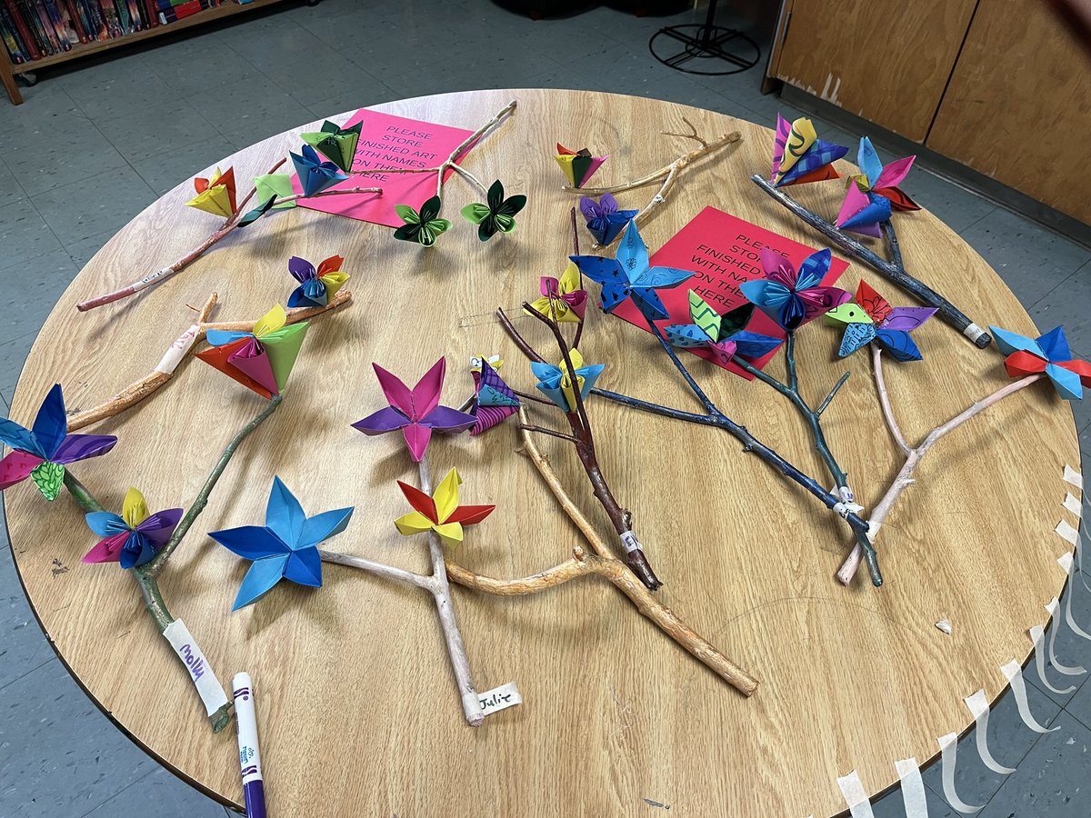 JantziLaurie's tweet photo. DAS @SchoolTdsb celebrated Arts Alive today! All students had a chance to create! It was a HUGE success! Thank you for the many parent, staff and community volunteer artists who made this full day of art experience possible! Thanks to students for your great work! Loved it all!! https://t.co/U1PtwAkERs