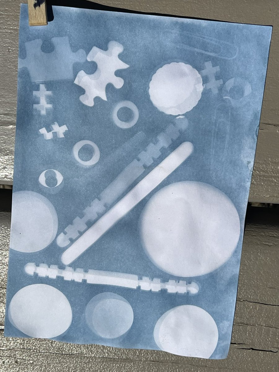 cre8thethings's tweet image. First graders continue to tinker with light- this time, Cyanotype Paper! Making sun prints on a beautiful sunny day was a nice change. #innovation #youngmakers #makeallthethings #maker #create #light #getoutside #createallthethings #firstgrade #makerspace @WoodlandPK8