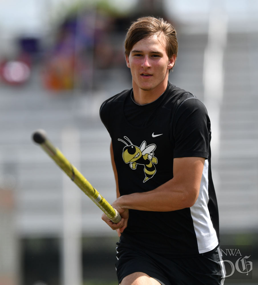 PREP TRACK: Fayetteville’s Ava Goetz and Brody Emberton of Clinton take the 2023 heptathlon and decathlon titles <a href="/NWAHenry/">Henry Apple</a> #ARPreps MORE: nwamedia.photoshelter.com/gallery/2023-H…