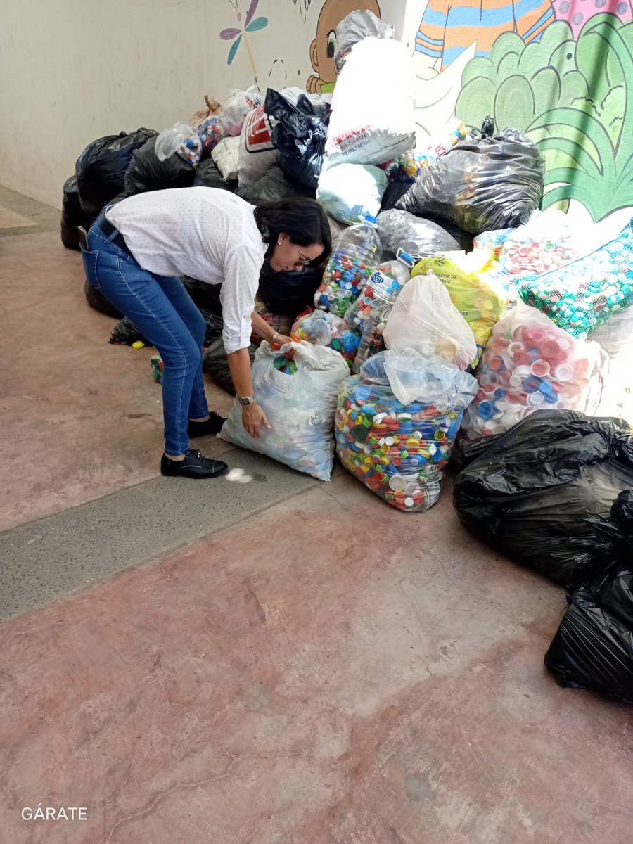 💚🌍 Únete a la entrega de tapitas para los niños con cáncer en esta semana del #ReciclajeMundial. Casa Valentina necesita tu ayuda para brindar esperanza a los pequeños guerreros. 🎗️💫
Recicla tus tapitas y ayúdanos a crear un impacto positivo en sus vidas.💚💪
#CáncerInfantil
