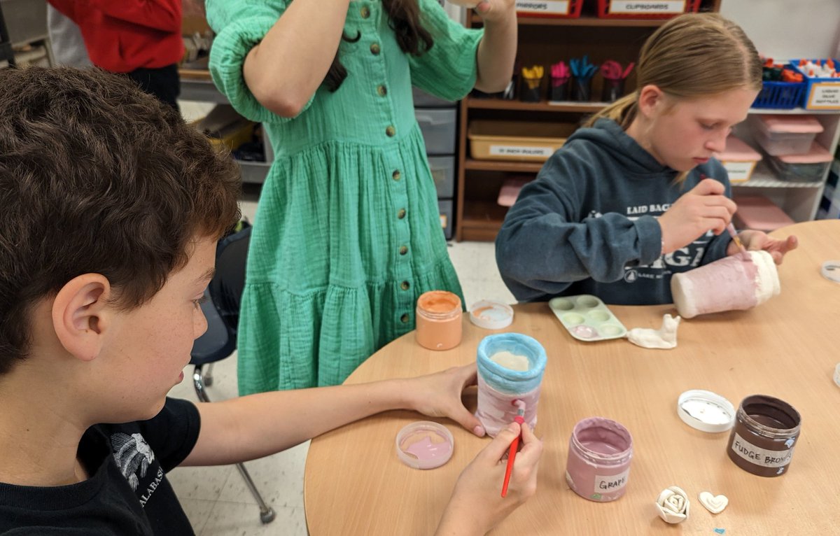 Finally adding glaze to their #KyleScottLee inspired ceramic vessels! <a href="/MsNordquist/">Becca Nordquist</a> #IvyHillLeague