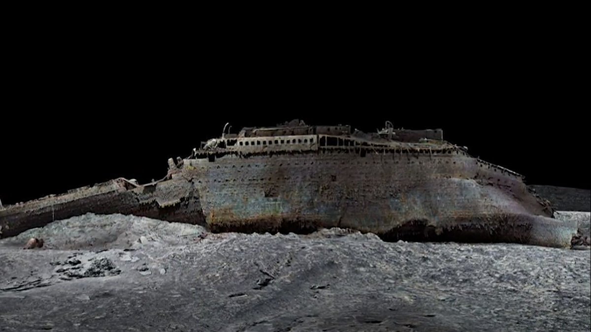 ShubhamKPathak's tweet photo. Deep-sea researchers have completed the first full-size digital scan of the Titanic, showing the entire wreck in unprecedented detail and clarity. They used two remotely operated submersibles to map the shipwreck and surrounding debris field. 
#Titanic_pic3d https://t.co/37DPmVusnL