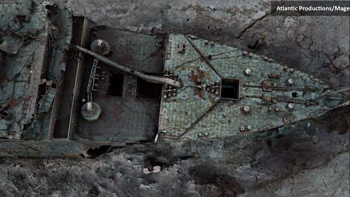 ShubhamKPathak's tweet photo. Deep-sea researchers have completed the first full-size digital scan of the Titanic, showing the entire wreck in unprecedented detail and clarity. They used two remotely operated submersibles to map the shipwreck and surrounding debris field. 
#Titanic_pic3d https://t.co/37DPmVusnL
