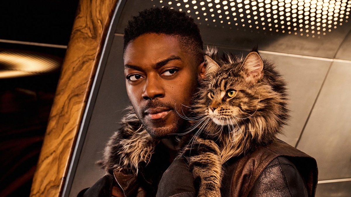 #StarTrekDiscovery has broken a lot of ground in representation, but “cool guys can be cat guys” was the moment I felt really seen by the show. But seriously, it’s nice to see a depiction of a character who’s seen as both cool and masculine AND is an undeniable cat lover. Rare.