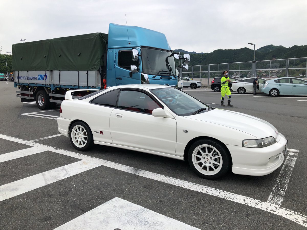 TypeR00's tweet photo. ひさびさに中央道
道路すいているうちに移動。
#DC2 #インテグラ #タイプR #インテR #TYPER https://t.co/bCyidsMEgK