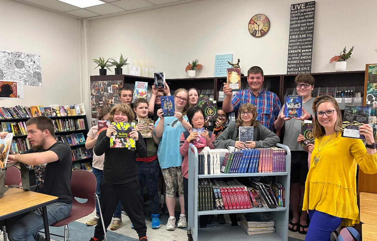 Flathead_HS's tweet photo. Thank you, Community Action Partnership of NW Montana and Marine Corps Toys for Tots for the generous book donation to our Reading Program at FHS.  Teacher Megan Koppes and students are thankful to have new books. https://t.co/2yA4olrZmS