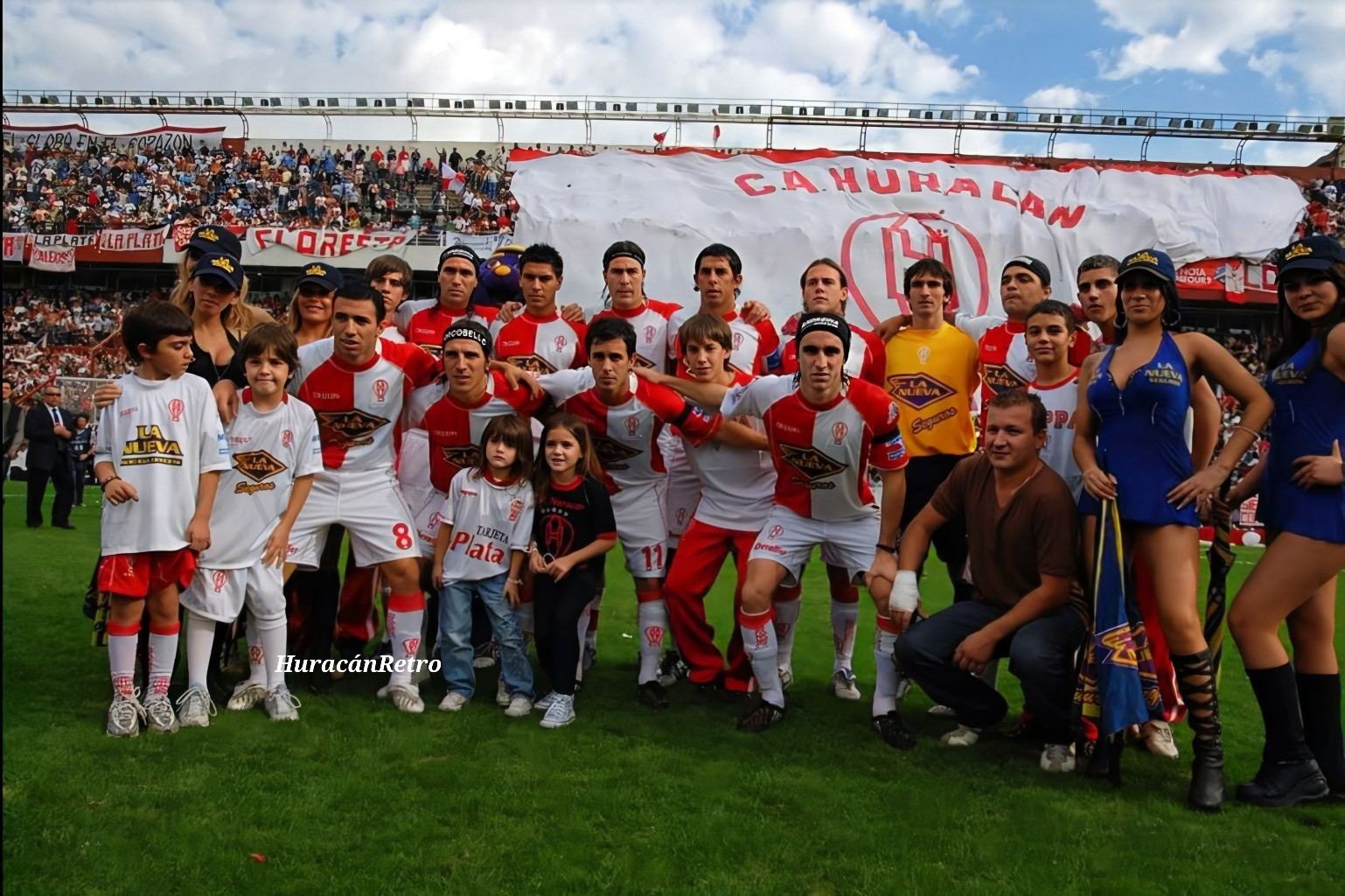 La gente de Huracan en La Plata 