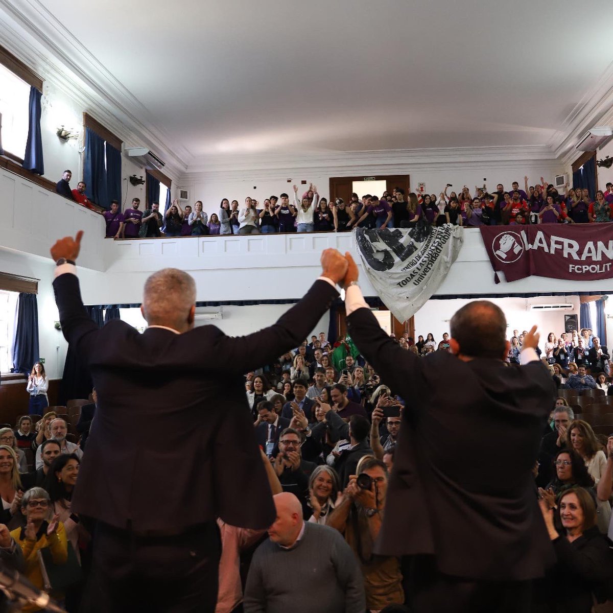 LA UNR ELIGIÓ SUS AUTORIDADES PARA EL PERÍODO 2023-2027 🙌

El Rector Franco Bartolacci y el Vicerrector Darío Masía fueron reelegidos por la comunidad de la Universidad Nacional de Rosario para ejercer su mandato hasta el 2027 🗳️