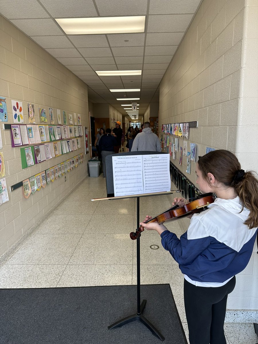 HG_Stallions's tweet photo. Tonight’s open house included chaperone meetings, an art show, music, and a bookfair. It had all of the makings for a great turnout. Thank you to everyone who stopped in, it was great to see you! #westshoreproud https://t.co/JPcs2hssMT
