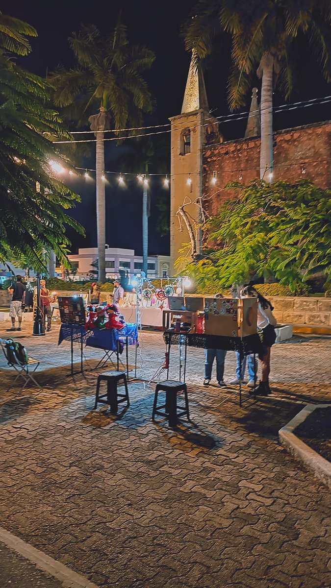 YucatanToday's tweet photo. Today's Tip 💖
✨ Encuentra productos 100% yucatecos hechos a mano en el Callejón Artesanal de Santa Ana ✨

📍 Todos los jueves, viernes y sábado en el Parque de Santa Ana
🕒  De 6 a 11 pm

¡Visítalo y consume local! 💕

📸Callejón Artesanal Santa Ana https://t.co/PMa1QaRSuV