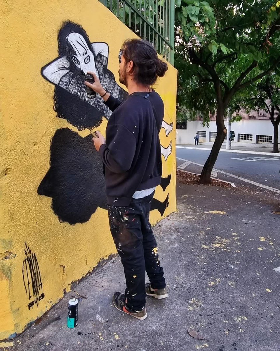alexsenna's tweet photo. 15 anos e eu Ainda não sei mexer no spray. https://t.co/t7Abf2JNBY