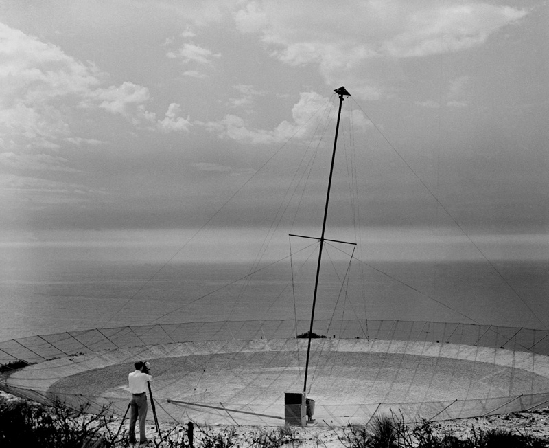 CSIRO_ATNF's tweet photo. #ATNFflashbackFriday 1951 The original surface of the iconic 'hole-in-the-ground' antenna at Dover Heights was consolidated with ash &amp; metal strips from packing cases, laid across the surface to provide reflectivity. It was upgraded in 1953. Read more: https://t.co/sWstZs3xdq https://t.co/2KuUNckrsW