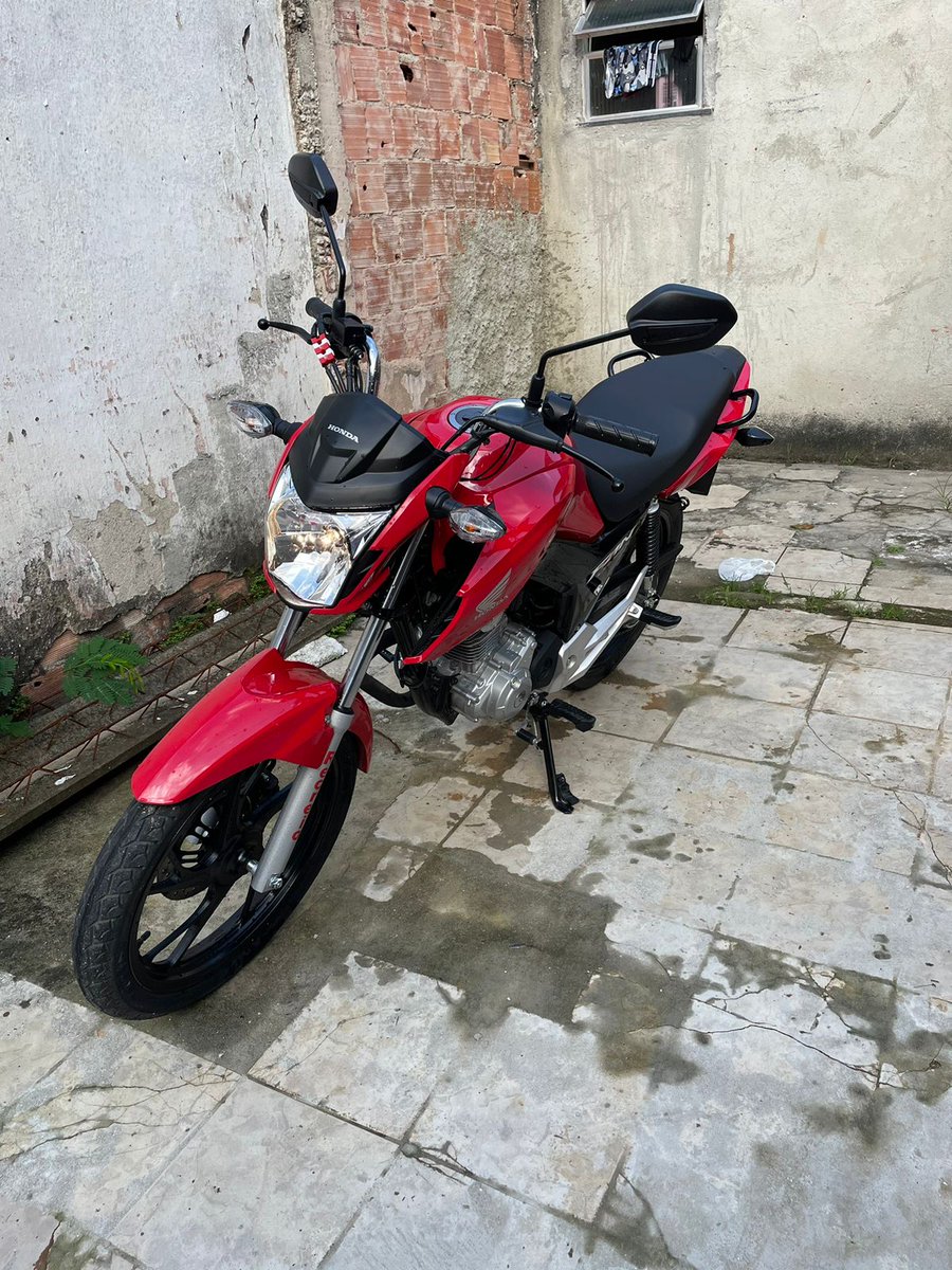menorgusthavo's tweet photo. Raziada levaram minha moto da rt ai pra ajudar a encontrar minha moto tropa tropa 😭 https://t.co/Q19AiBQUSv