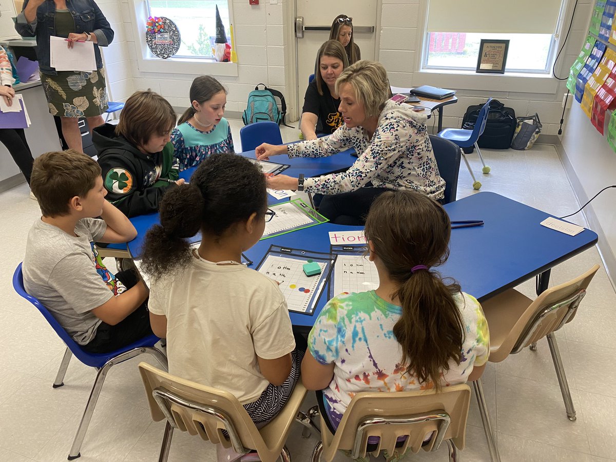ginatjones1's tweet photo. MAY MATTERS…at Dutton Elem in @JCBOEal !!  Explicit phonics lesson study is helping Ts and Ss finish this year strong 💪 and will help them begin the new school year on solid footing 🦶🦶!!!  👏 👏 👏 ❤️ @paschal_ashley @Alabama_Reading @AlabamaAchieves https://t.co/EKQJPeWMJF