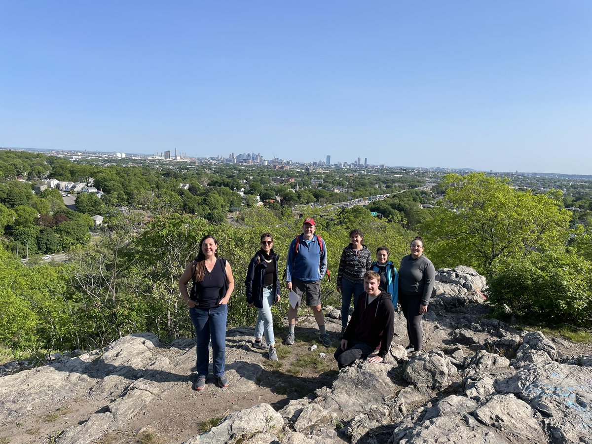 Amazing Phi-Geo fieldtrip led by wonderful <a href="/EthanRockStory/">Ethan F. Baxter</a> (TY!) covering 500 million yrs of Earth history, incl Squantum Tilite, Roxbury Conglomerate, Nahant's Teichichnus trace fossils &amp; early Cambrian shelly fossils, ending with Jurassic rift  &amp; pano view Boston Basin 😍