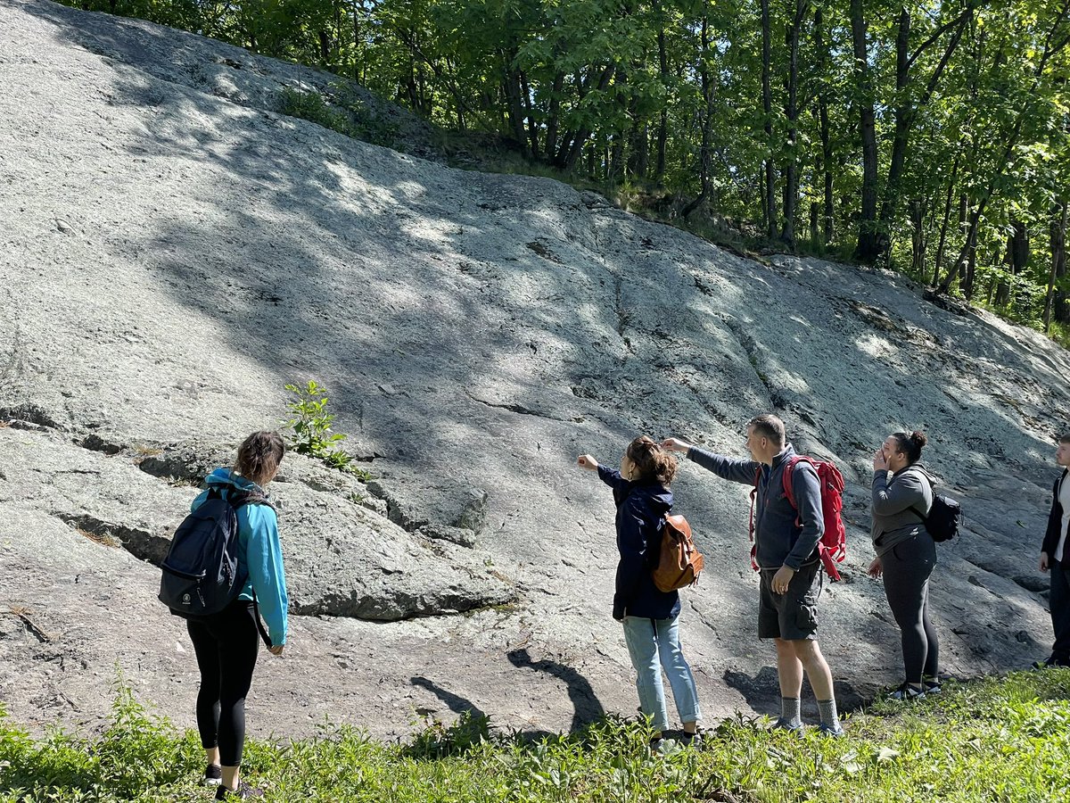 AlisaBokulich's tweet photo. Amazing Phi-Geo fieldtrip led by wonderful @EthanRockStory (TY!) covering 500 million yrs of Earth history, incl Squantum Tilite, Roxbury Conglomerate, Nahant's Teichichnus trace fossils &amp; early Cambrian shelly fossils, ending with Jurassic rift  &amp; pano view Boston Basin 😍 https://t.co/JmHR153zyd