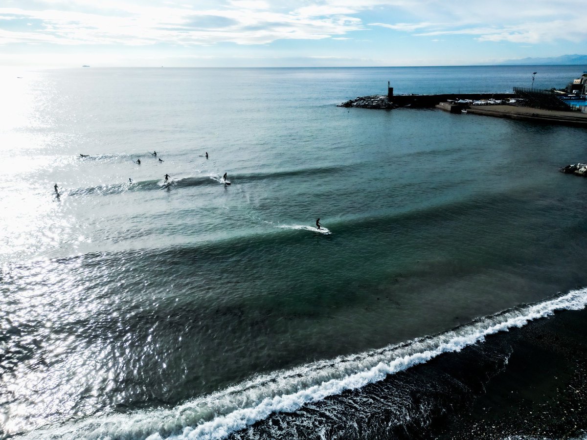 Gliding through #liguria 
#recco #reccogenova #genova 

#mediterranean #mediterraneansea #surfingthemediterranean #swell #italiansurf #mediterraneo #medsurf #surf #surfingitaly #surfitaly #italy  #fanphotos #surfing #italia #surfitalia #italinsurf #italiansurfers #italiansurfer