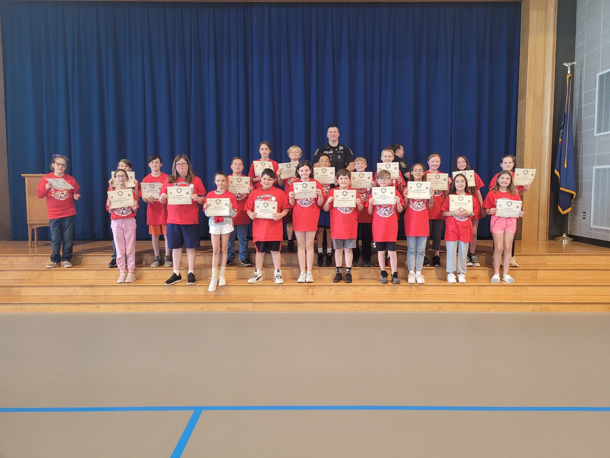 🏆Our Rossmoyne 5th graders celebrated with their graduation from Lower Allen Police Department's TEAMS program! Throughout the program, they learned how to be responsible and safe citizens.🏆
#WestShoreProud #RSBulldogBest
