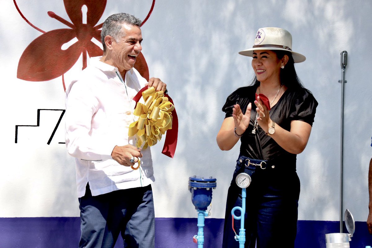 jaime_juarezlpz's tweet photo. 7.4 millones de pesos fueron entregados hoy a través de un proyecto integral de #rehabilitación de pozos en el municipio de #Jonacatepec. 💦

Más: https://t.co/TsBlkBwX2V https://t.co/uaWe3s2dg1