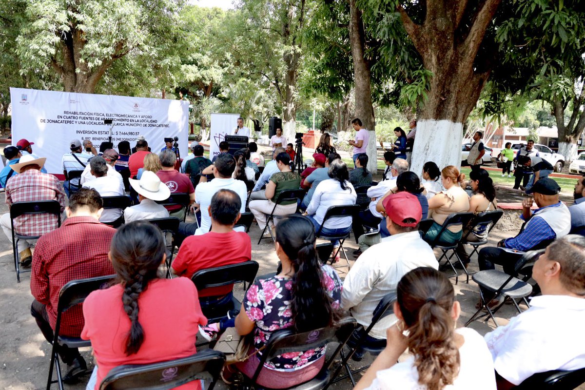 jaime_juarezlpz's tweet photo. 7.4 millones de pesos fueron entregados hoy a través de un proyecto integral de #rehabilitación de pozos en el municipio de #Jonacatepec. 💦

Más: https://t.co/TsBlkBwX2V https://t.co/uaWe3s2dg1