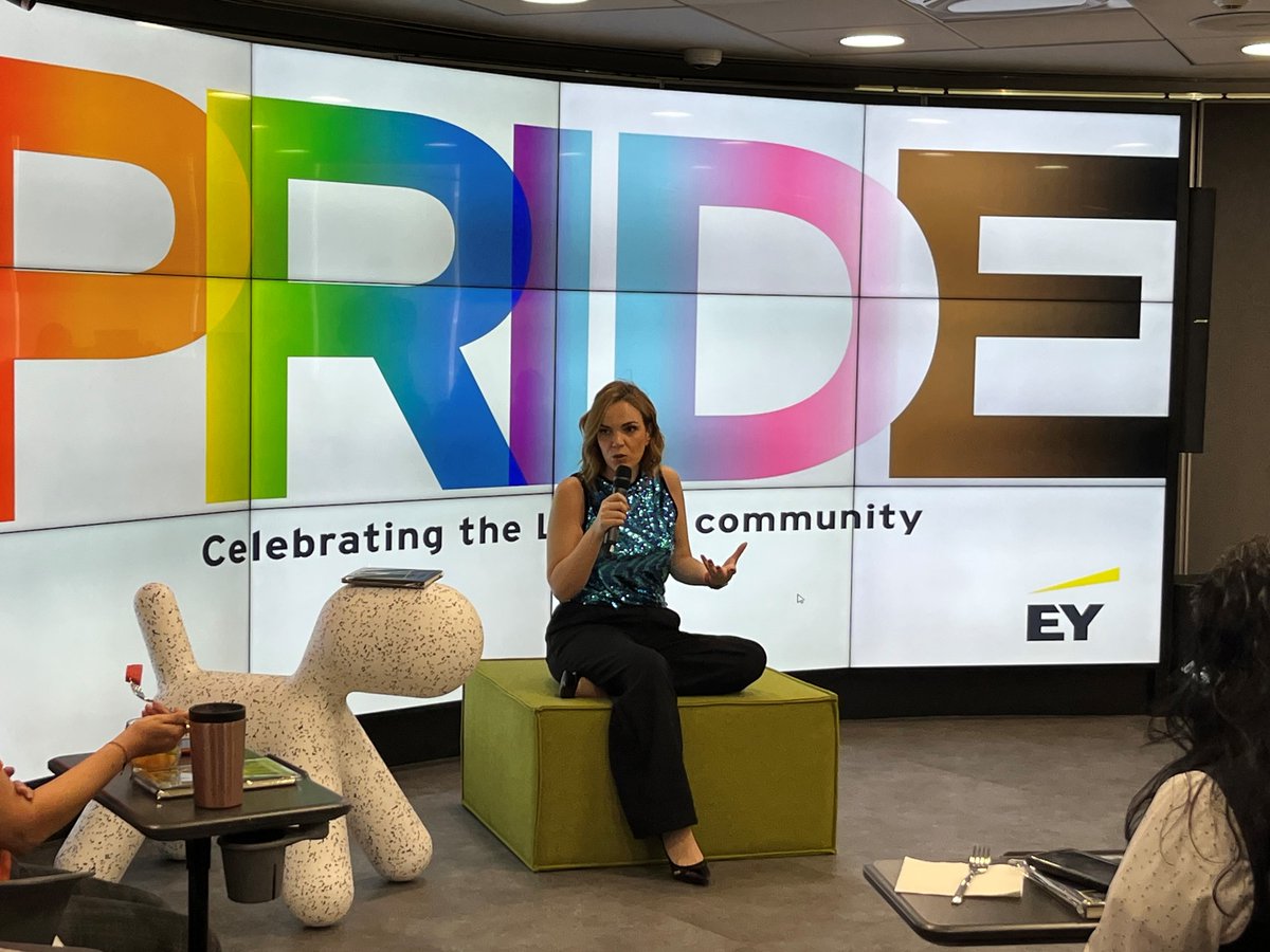 EYMexico's tweet photo. .@PamCerdeira, periodista, conductora en MVS Noticias y cofundadora de Opinión 51, compartió en #EYMéxico experiencias  como aliada y líder de opinión en el marco del Día Internacional contra la Homofobia, Bifobia y Transfobia. #UnityTalks #IDAHOT https://t.co/c4tqisMHwU