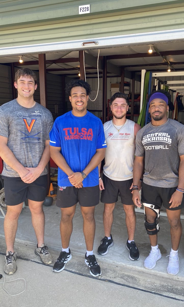 TopGunAthleticP's tweet photo. Great to see some former CyFair Bobcats today!! @CyFair_Track @BFND_Football 
@chasedavidsonn @TryonBayne @Chrisrich3410 @_jackwitmer 
#Virginia #Tulsa #Nwosu #centralArkansas

Great workout!! https://t.co/QlEMju2Ox8