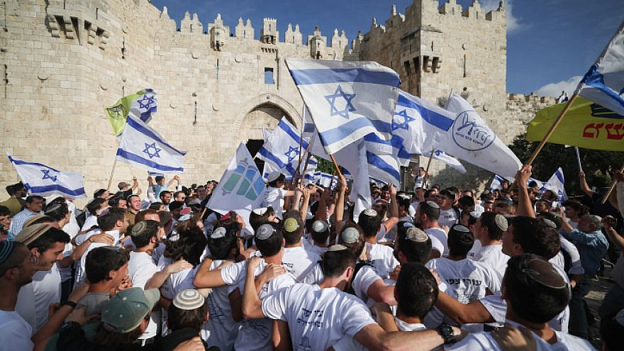 Joy on Jerusalem Day as tens of thousands march in capital - jewishwebsite.com/featured/joy-o…