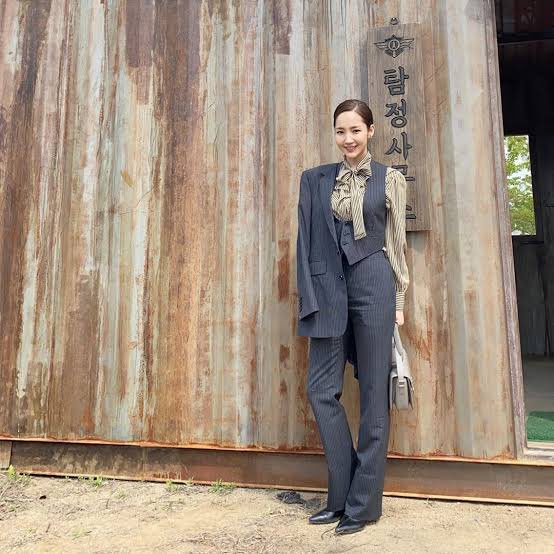 Did you say suit? I hear Park MinYoung. 🤭

#ParkMinyoung 
#Busted
#HerPrivateLife