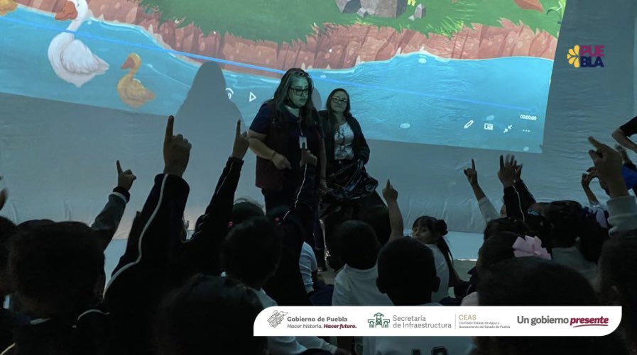 CeasPueOficial's tweet photo. #CEASPUEInforma 📰| Con el objetivo de concientizar a la niñez poblana, el gobierno presente de @SergioSalomonC promueve la cultura del agua en alumnas y alumnos de la escuela Primaria Benito Juárez en #Tlahuapan.💦🌎🌱
🔍 https://t.co/dtEYUalJW8 https://t.co/rizXeM82MY