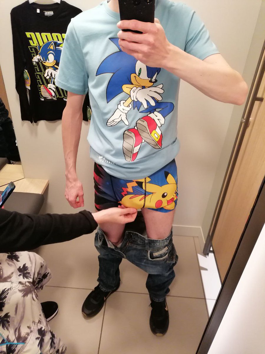 🇩🇪  Shopping Tour 2 mit der #Pokemon #Freegun #Sonic.
🇬🇧 Shopping tour 2 with the Pokémon Freegun and Sonic.