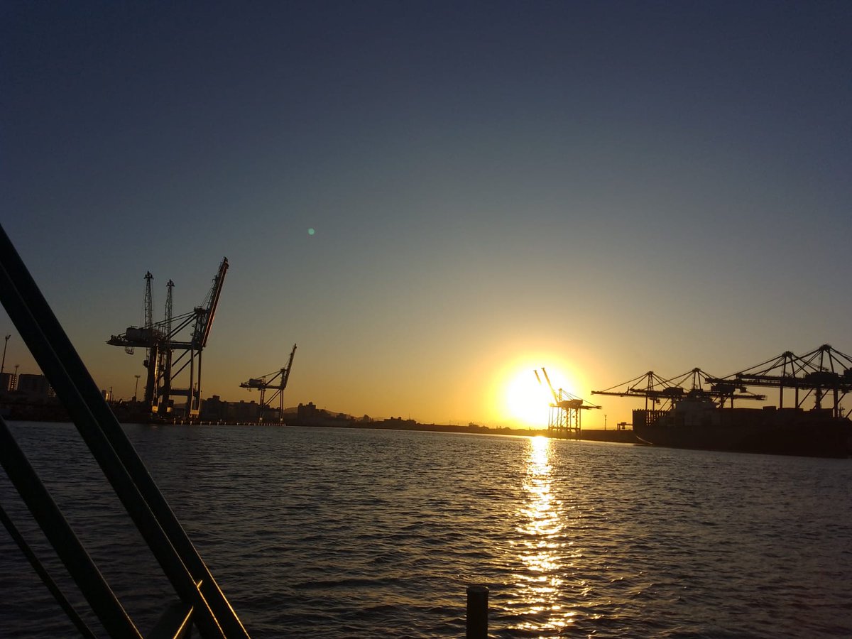 MauriCMello's tweet photo. Pôr do sol hoje 18/05/2023
No porto de Itajaí/Navegantes SC 
Sensacional 🇧🇷 https://t.co/38QMF8QouT