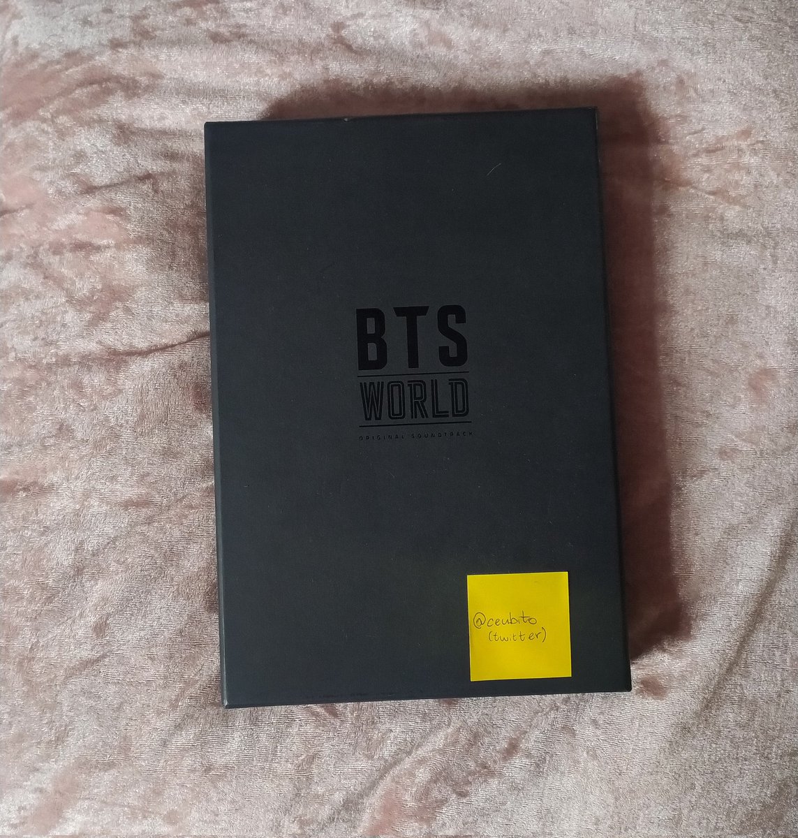 ceubito's tweet photo. 💌 VENDO/VENDA BTS WORLD OST COMPLETO (SEM AVARIAS)

- 💵 R$ 350 + frete (transferência ou pix);
- photocard double do jin e hoseok pijaminha;
- imã do ticket;
- photobook;
- disco nunca rodado.

mando mais fotos e vídeos na dm https://t.co/qB9OuKCFRd